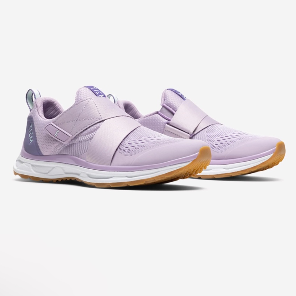 Gently used and I mean gently slipstream lilac cycle shoes. Clips attached